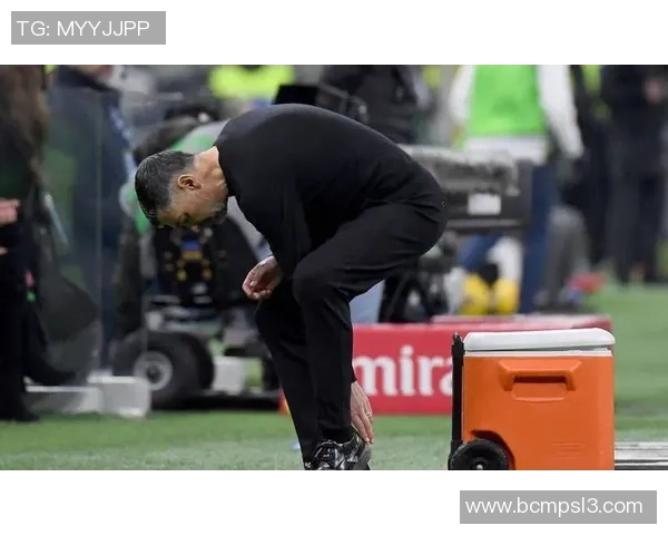 迈尼昂的崛起与挑战：从新星到足球世界的焦点之路